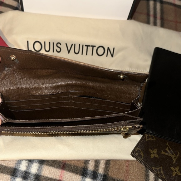 Trade? LV Authentic Damier Ebene double snap wallet wristlet😍 - Picture 4 of 11